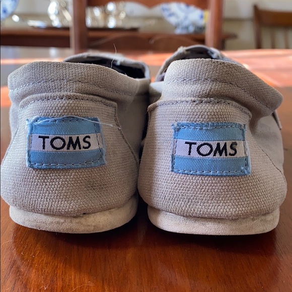 Toms - Picture 2 of 3